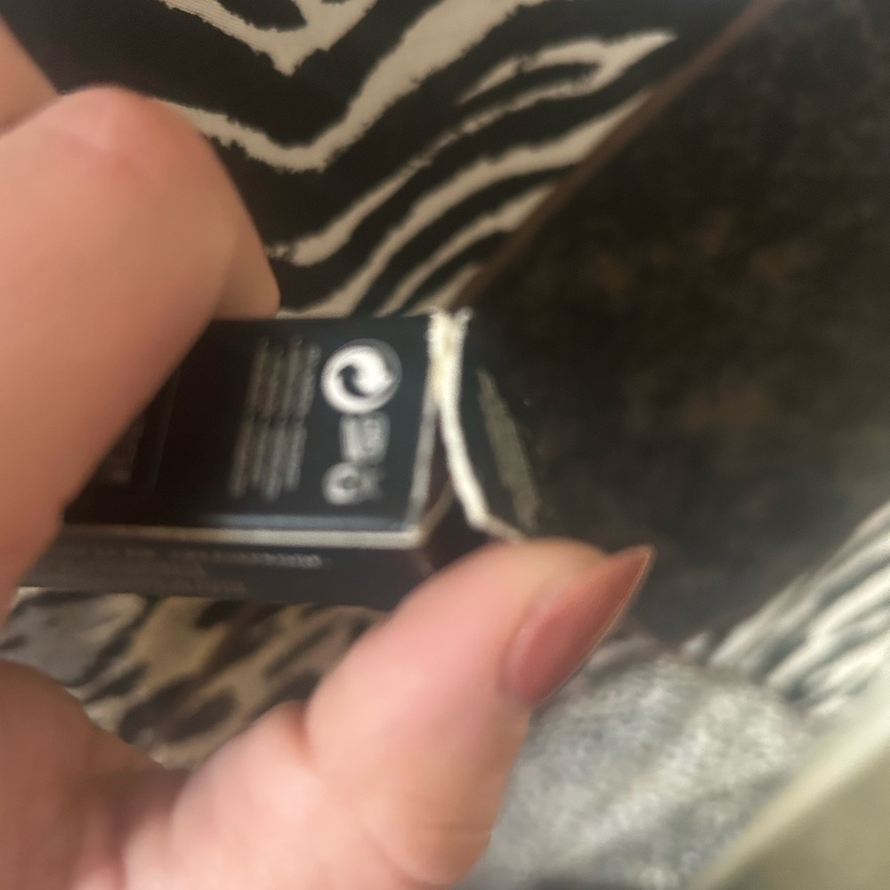 Fenty Beauty 350 Instant Retouch Liquid Concealer - Picture 7 of 7